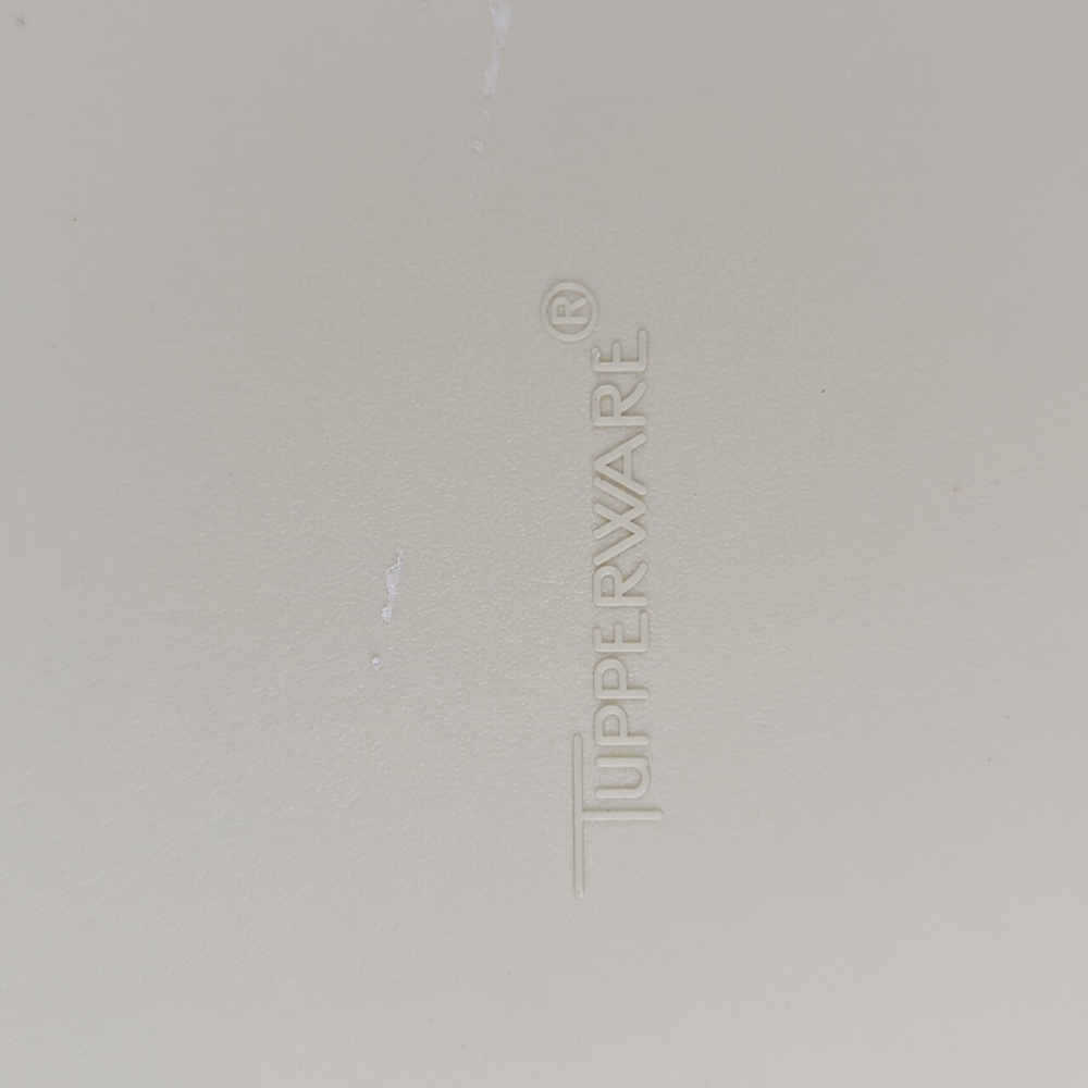 Tupperware Serving Center - Picture 2 of 9